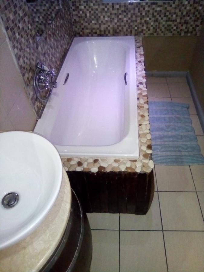 Bread And Barrel Guesthouse Bellville Cidade Do Cabo Exterior foto
