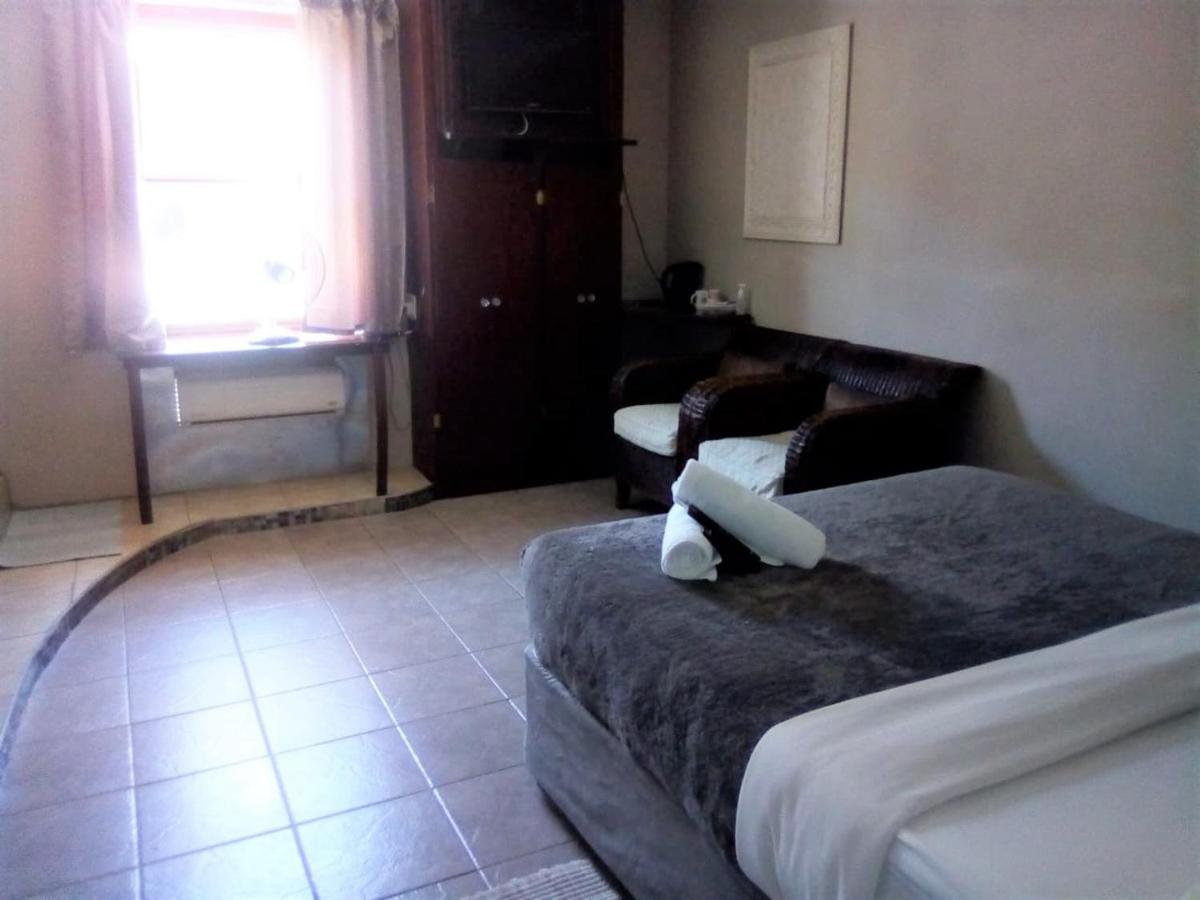 Bread And Barrel Guesthouse Bellville Cidade Do Cabo Exterior foto
