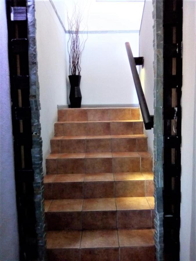 Bread And Barrel Guesthouse Bellville Cidade Do Cabo Exterior foto
