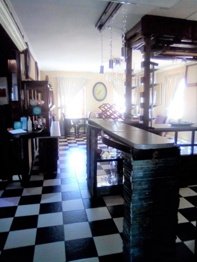 Bread And Barrel Guesthouse Bellville Cidade Do Cabo Exterior foto