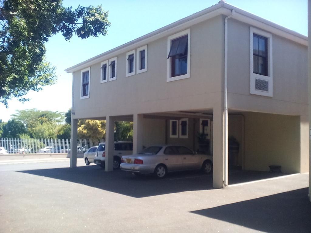Bread And Barrel Guesthouse Bellville Cidade Do Cabo Exterior foto