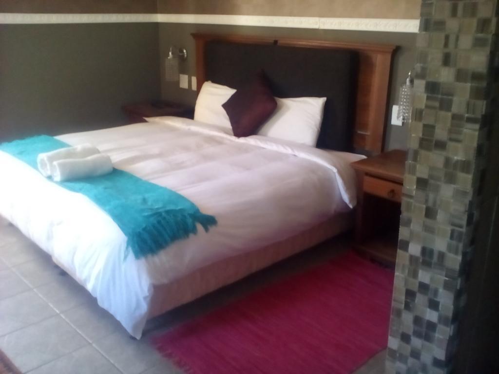 Bread And Barrel Guesthouse Bellville Cidade Do Cabo Exterior foto