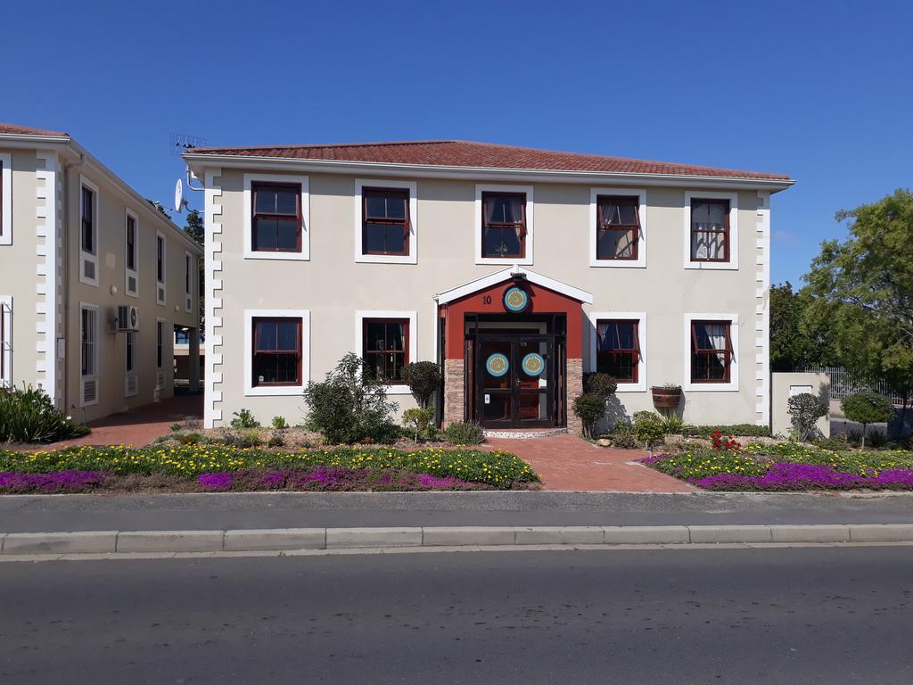 Bread And Barrel Guesthouse Bellville Cidade Do Cabo Exterior foto